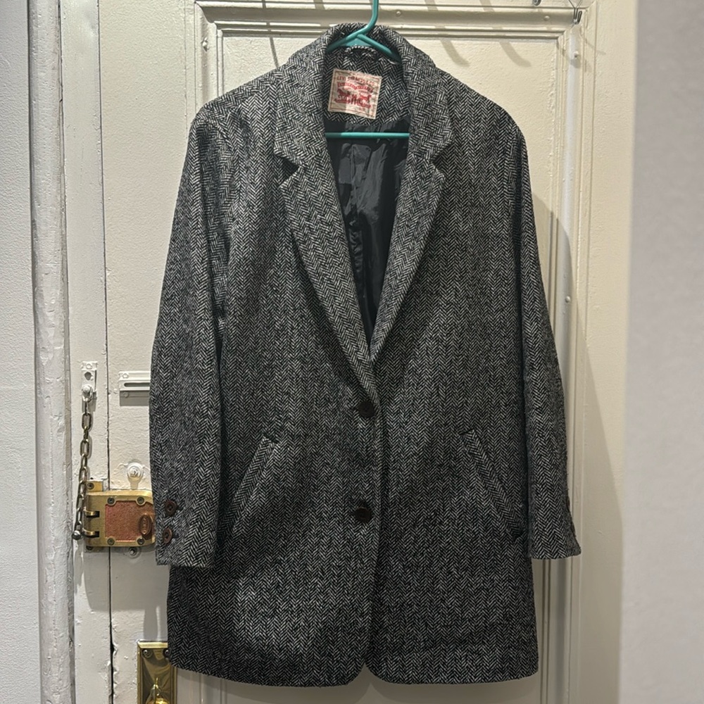 Levi’s houndstooth coat!